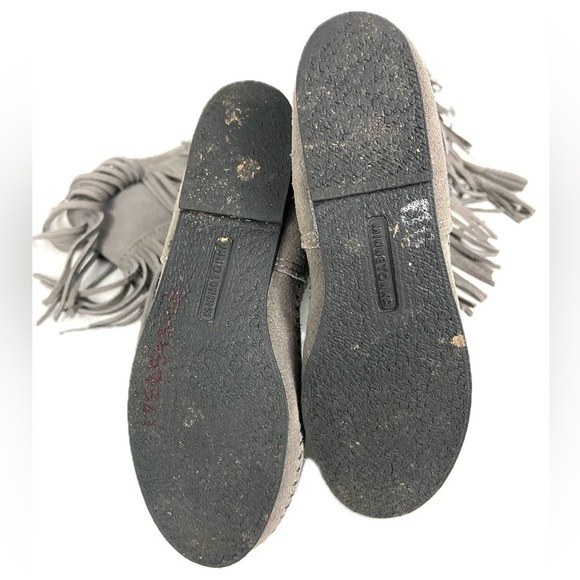 Minnetonka Grey 2-Layer Fringe Boots - Size 6 - Picture 11 of 11